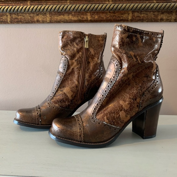 🌹4/$30 TWO LIPS heeled ankle boots - Picture 3 of 8